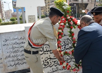 محافظ الدقهلية يضع إكليل الزهور على النصب التذكارى
