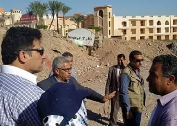 مغازي يفتتح أعمال الحماية من السيول بطابا