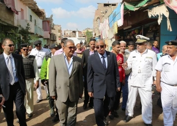 محافظ السويس يطمئن على مصابي العقار المنهار