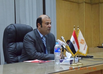 خالد حنفى يطمئن على الخدمات المقدمة للمواطنين