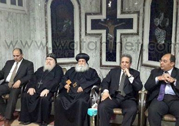 الأنبا بسادة يستقبل أساقفة وقيادات في عزاء شقيقه