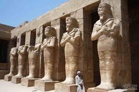 النيابة الإدارية تعاين تمثالاً بمعبد الكرنك بعد فكه 