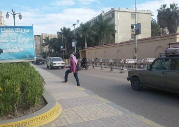 تجمع أهالي مساكن “الأبعادية” أمام ديوان “البحيرة”