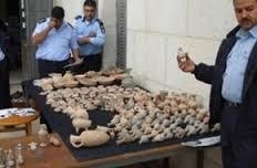 ضبط أحد أشخاص بالوادى الجديد وبحوزته 11قطعة يشتبه فى أثريتها  