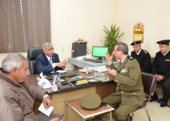 محافظ السويس يتفقد إدارة الأحوال المدنية بحي فيصل