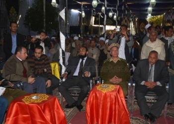 محافظ سوهاج يشهد صلح بين عائلتين