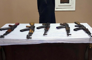 ضبط 5 بنادق آليه وخزن ذخيرة بنجع حمادى