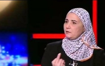 وطنى تواجة المسؤولين بمشاكل المواطنيين