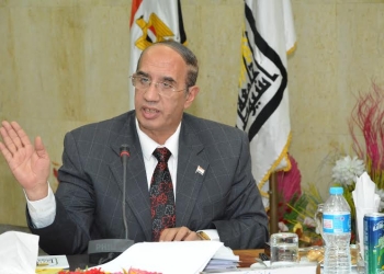 رئيس جامعة أسيوط يهنئ الرئيس السيسى والشعب