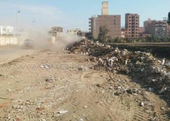 رفع ناتج تطهير ترعة الباسوسية بالقناطر الخيرية