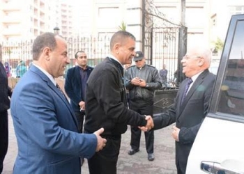 محافظ بورسعيد يجتمع مع اعضاء هيئة تدريس معهد خدمة اجتماعية