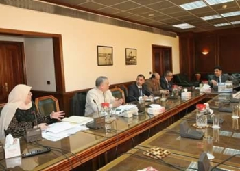 مغازي يجتمع بقيادات الوزارة لبحث سبل الارتقاء بمستوي العاملين 