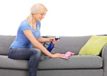 5 أفكار لتنظيف الكنب من البقع