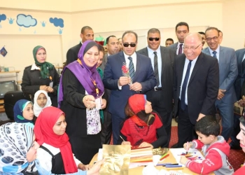 وزير الثقافة ومحافظ البحيرة يفتتحان معرض الكتاب بدمنهور