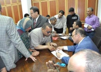 محافظ القليوبية يعقد اجتماعه الأسبوعي مع المواطنين