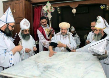  الأنبا مرقس يدشن مذبح ويسيم شمامسة بـ ” بيجام “