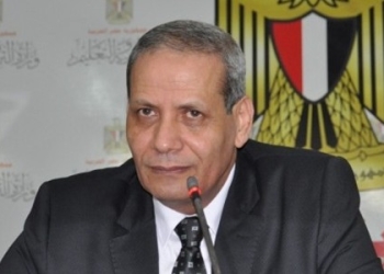 وزير التعليم يتراجع عن وضع الامتحانات ليلة عيد القيامة 