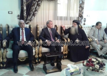 محافظ قنا ومدير الأمن يهنئا الأنبا تكلا بعيد القيامة المجيد