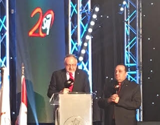 مطران الأسقفية يقدم درع الكنيسة للقناة و رئيس الإنجيلية يشيد برسالتها