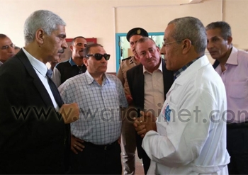 رئيس هيئة السكة الحديد يفاجىء العاملين بمستشفى ابو زعبل