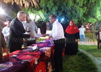 عشماوى يكرم اللفائزين في مهرجان الحلم المصري بالداخلة