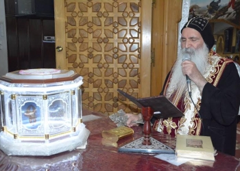 الأنبا إسحق يحتفل بعيد العنصرة والملاك ميخائيل في الفيوم