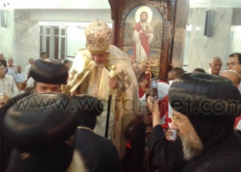 أقباط الوادى الجديد يكتسون بالفرح فى حفل تجليس الأنبا بقطر 