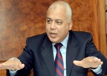 عبد المطلب يتفقد طلاب مدرسة المتفوقين لمتابعة انشطة المدرسة العلمية