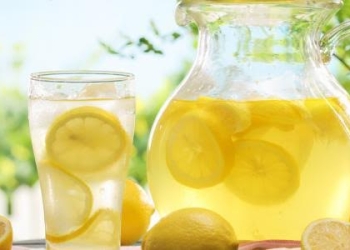 احرص على تناول مشروب الليمون والماء 