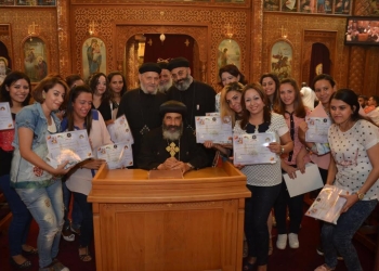 الأنبا تادرس يكرم خادمات كنيسة أبى سيفين ببورسعيد