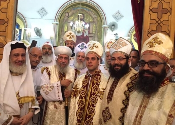 الأنبا برسوم يسيم ثلاثة كهنة بديروط