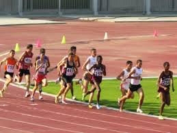 محمد حمادة يحسم تأهله لنصف نهائي 800م عدو