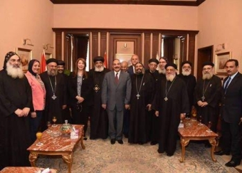 اﻻنبا كيرلس افا مينا واﻻنبا بافلي يُهنئان محافظ الإسكندرية بالعيد 