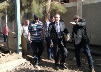 محافظ بني سويف يتفقد محطات المياه بالواسطي