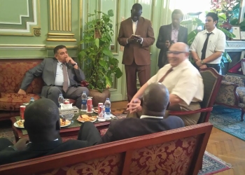 رئيس جامعة عين شمس يستقبل السفير السوداني بقصر الزعفران