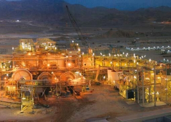 لجنة الصناعة بالبرلمان تنظم زيارة ميدانية لـ” منجم السكرى “