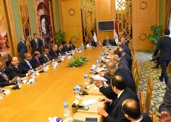 سامح شكري يستقبل وزير خارجية السودان