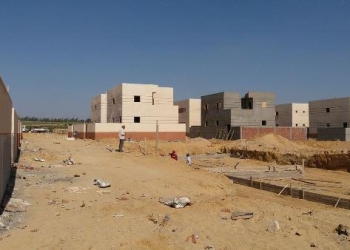 أعمال إعادة إعمار قرية “عفونة” المضارة بالسيول بوادي النطرون