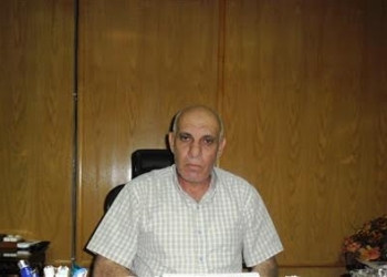 سكرتير عام محافظه الوادي الجديد يطمئن على تلميذه أصيبت أثناء الدراسة