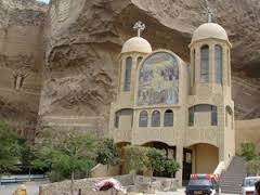 الكاردينال شونبورن يزور دير سمعان الخراز بالمقطم