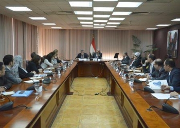 وزيرا التجارة والصناعة والبيئة يبحثان إستخدام بدائل الطاقة في صناعة الأسمنت