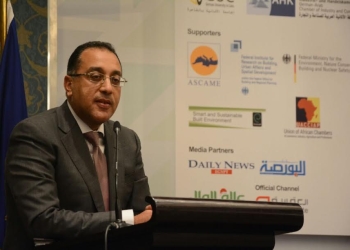 وزير الإسكان يسلم جوائز المسابقة المحلية لتطوير منطقتي المهاجرين والعصارة 