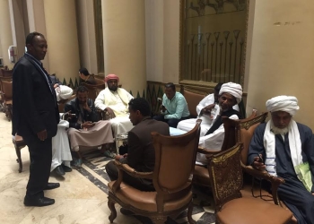 وفد النوبة يصل البرلمان ويطالب “بتطوير القرى وتوطين أهالى النوبة”