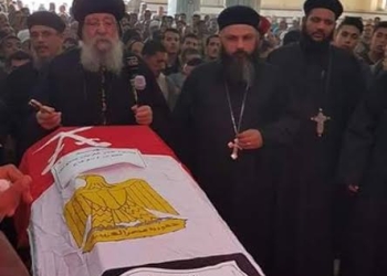 الأنبا ويصا يصلي على جثمان شهيد الوطن بالبلينا  
