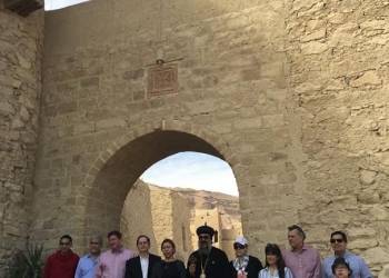  الأنبا يوسف يرافق سفراء أمريكا الجنوبية في زيارتهم لأديرة البحر الأحمر
