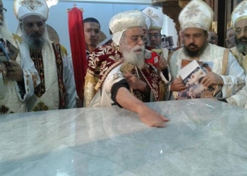  الانبا جوارجيوس يدشن  مذابح جديدة بكنيسة السيدة العذراء بمطاي 