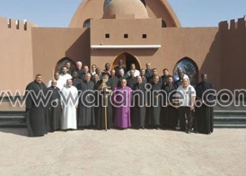 البابا يلتقي بمطران الكنيسة الأسقفية بدير الأنبا بيشوي