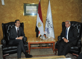 وزير النقل يلتقي وزير التجارة والصناعة السنغافورى لبحث التعاون في إدارة الموانئ والمناطق اللوجيستية