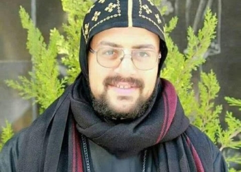 رهبان دير مارجرجس يودعون الراهب لوكاس الجورجي