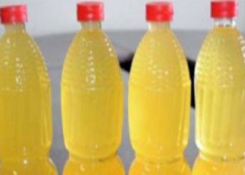 ضبط مدير مسئول عن أحد المخازن لحيازته زيت منتهي الصلاحية 